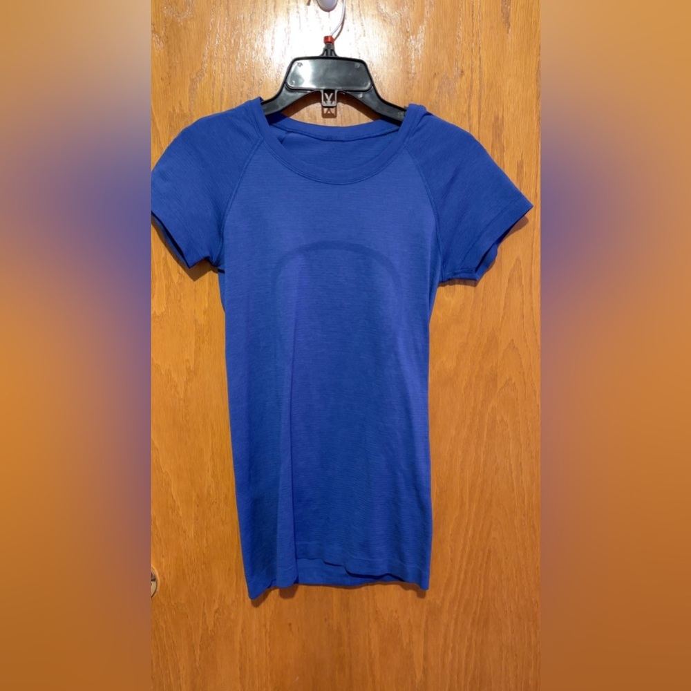 Psychic swiftly tech from lululemon blue color size 4 with tag! Worn once